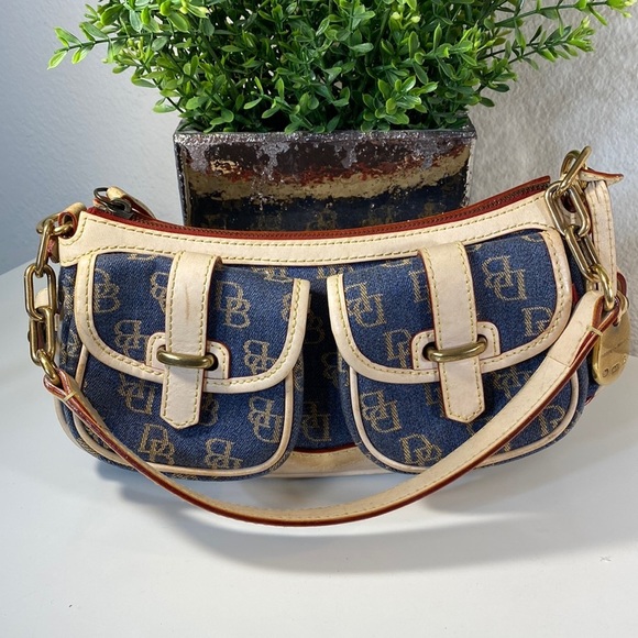 Dooney & Bourke Handbags - Dooney & Bourke Small Signature Banana Bag Shoulder Handbag